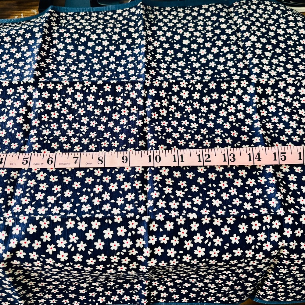 Takashimaya handkerchief/ scarf from Japan.  Never used.  Blossom pattern. - Picture 5 of 6